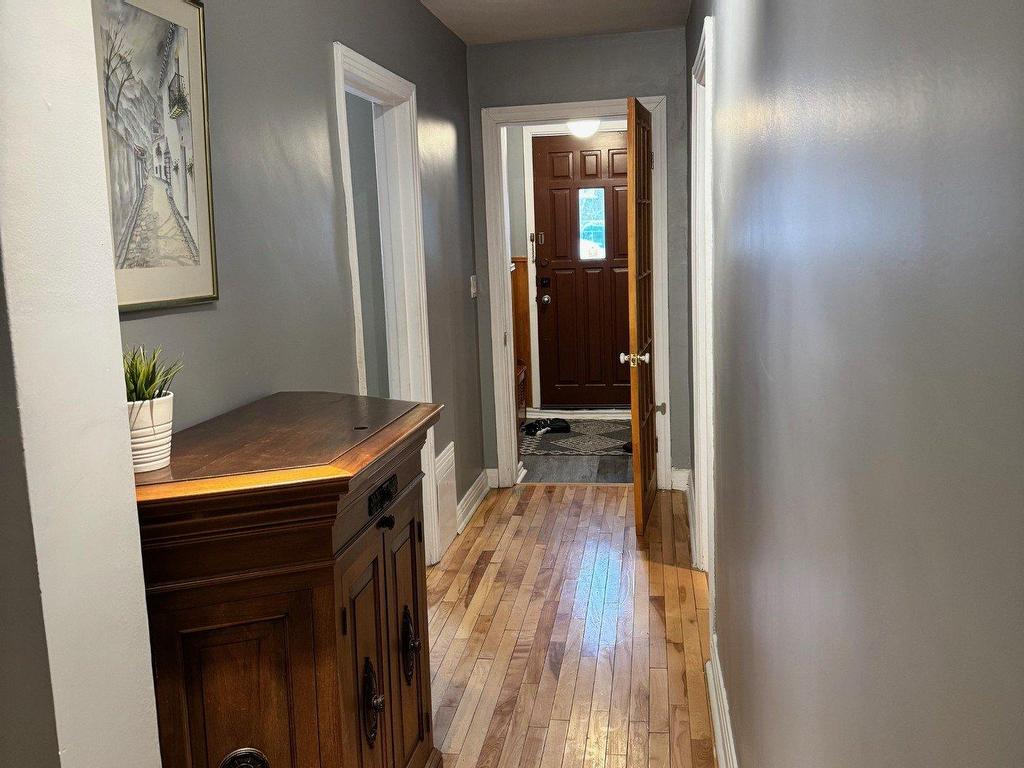 









2642


Rue Hogan

,
Montréal (Ville-Marie),




QC
H2K2T6

