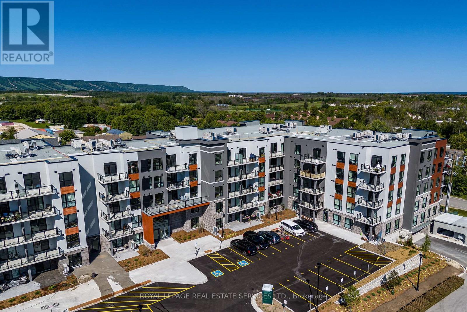 












127 - 4 KIMBERLY LANE

,
Collingwood,




Ontario
L9Y5K8

