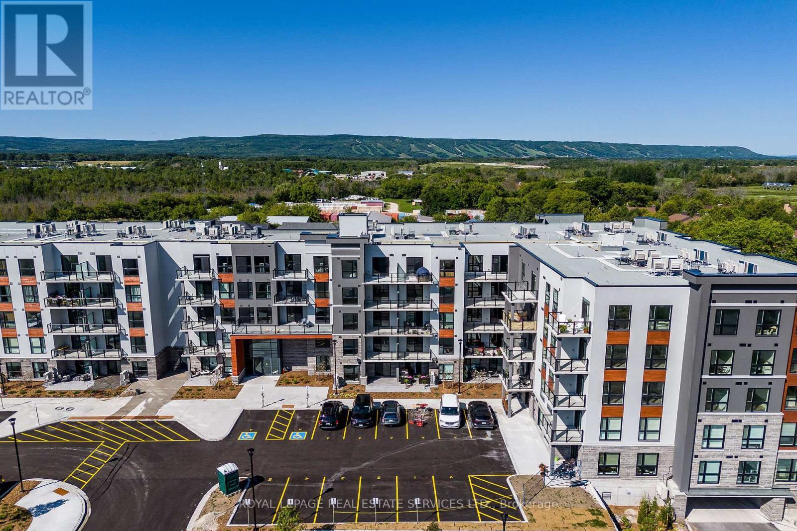 












127 - 4 KIMBERLY LANE

,
Collingwood,




Ontario
L9Y5K8

