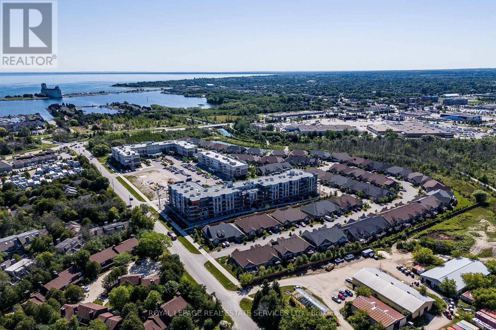 












127 - 4 KIMBERLY LANE

,
Collingwood,




Ontario
L9Y5K8

