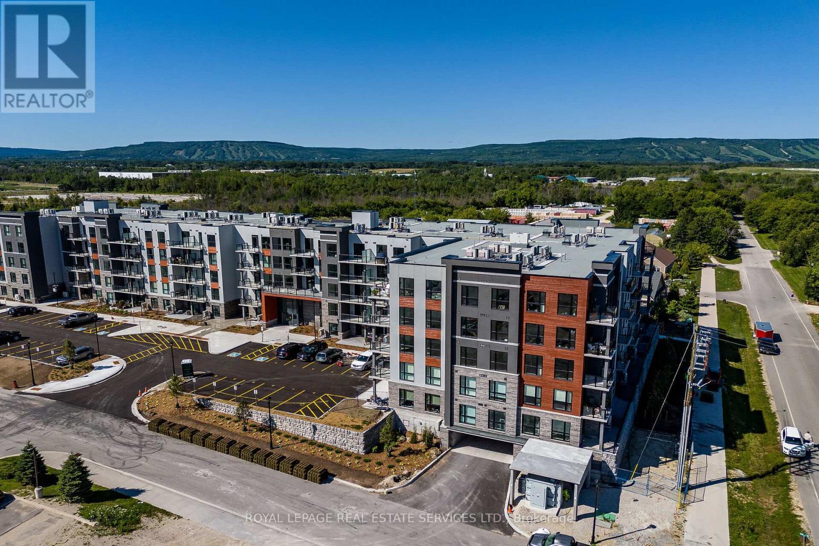 












127 - 4 KIMBERLY LANE

,
Collingwood,




Ontario
L9Y5K8


