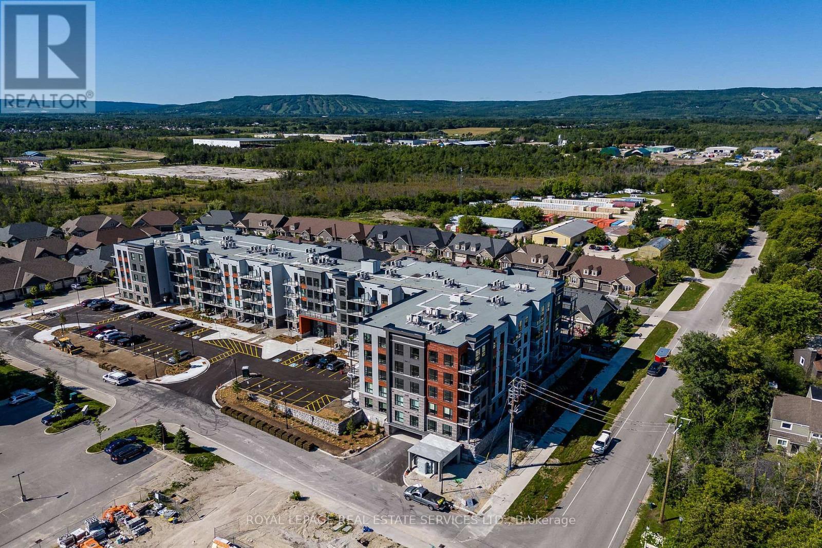 












127 - 4 KIMBERLY LANE

,
Collingwood,




Ontario
L9Y5K8

