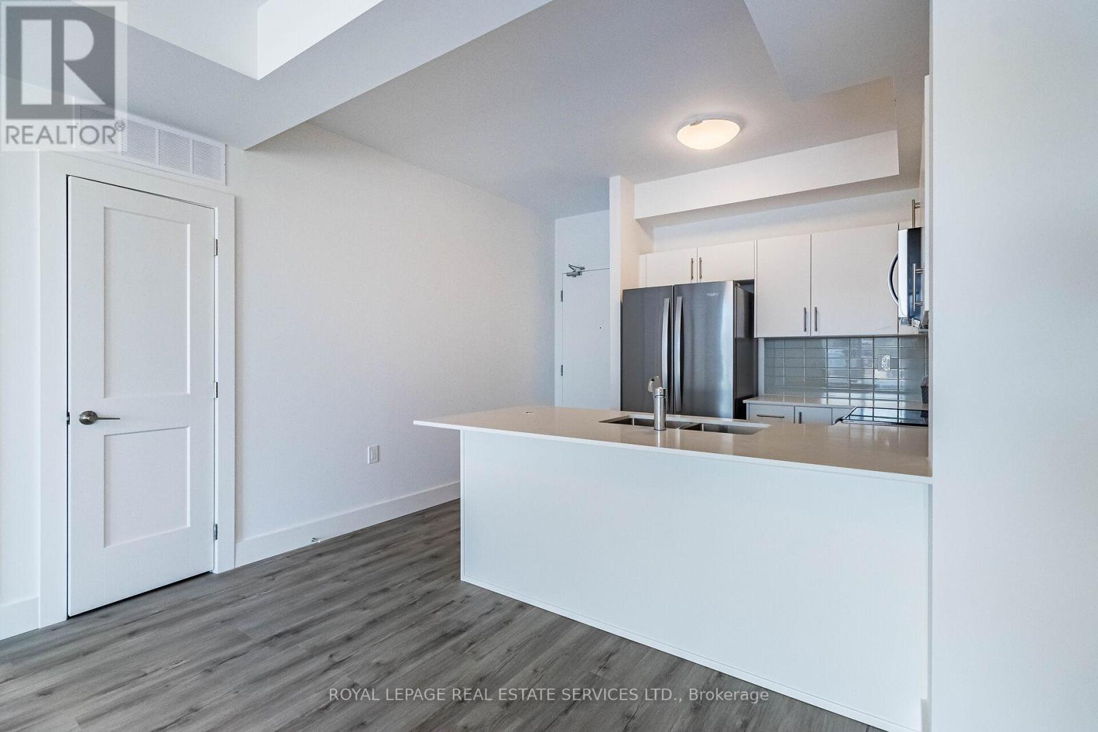 












127 - 4 KIMBERLY LANE

,
Collingwood,




Ontario
L9Y5K8


