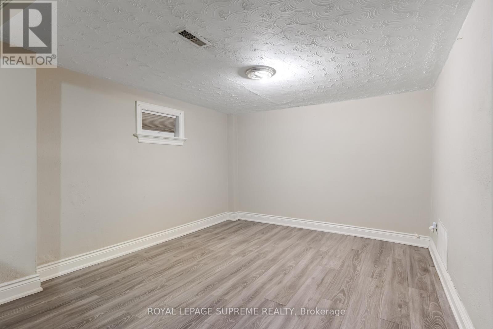 












BSMT - 242 AILEEN AVENUE

,
Toronto,




Ontario
M6M1G4

