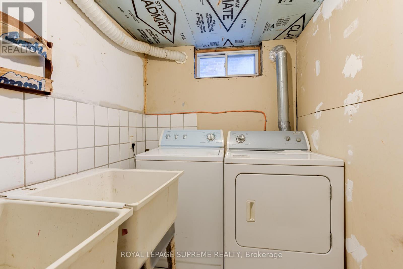 












BSMT - 242 AILEEN AVENUE

,
Toronto,




Ontario
M6M1G4

