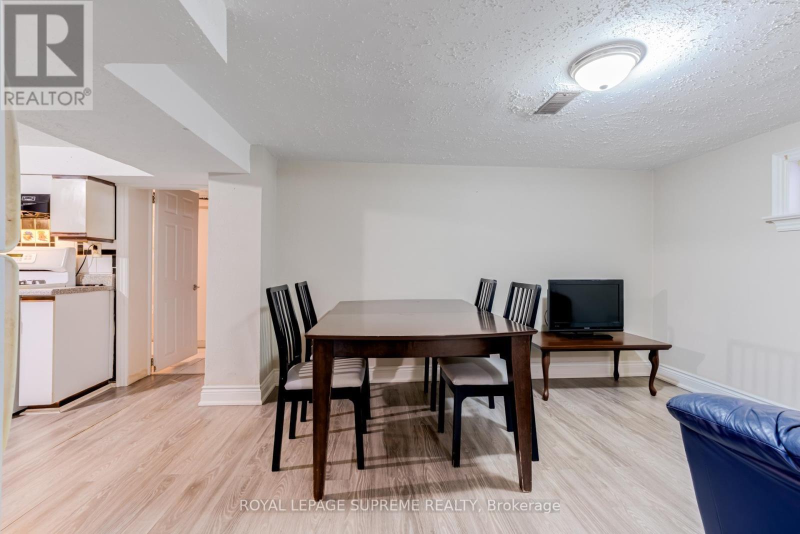 












BSMT - 242 AILEEN AVENUE

,
Toronto,




Ontario
M6M1G4

