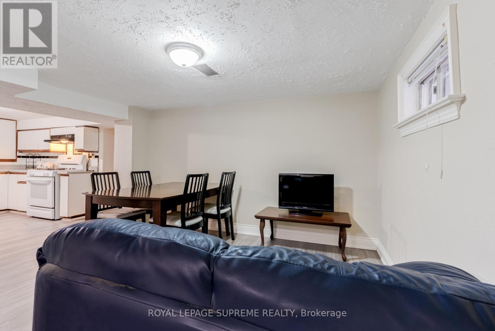












BSMT - 242 AILEEN AVENUE

,
Toronto,




Ontario
M6M1G4

