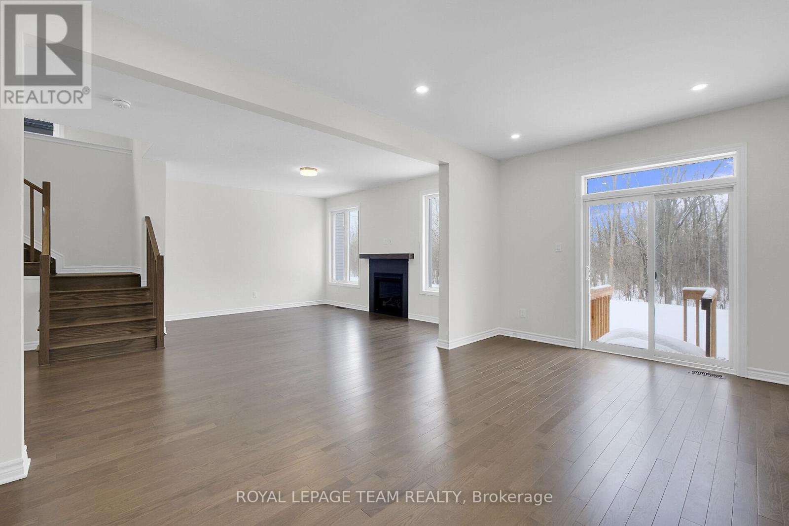 












653 PERSIMMON WAY

,
Ottawa,




Ontario
K1W0T3

