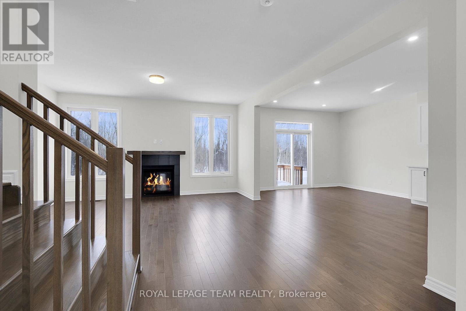 












653 PERSIMMON WAY

,
Ottawa,




Ontario
K1W0T3

