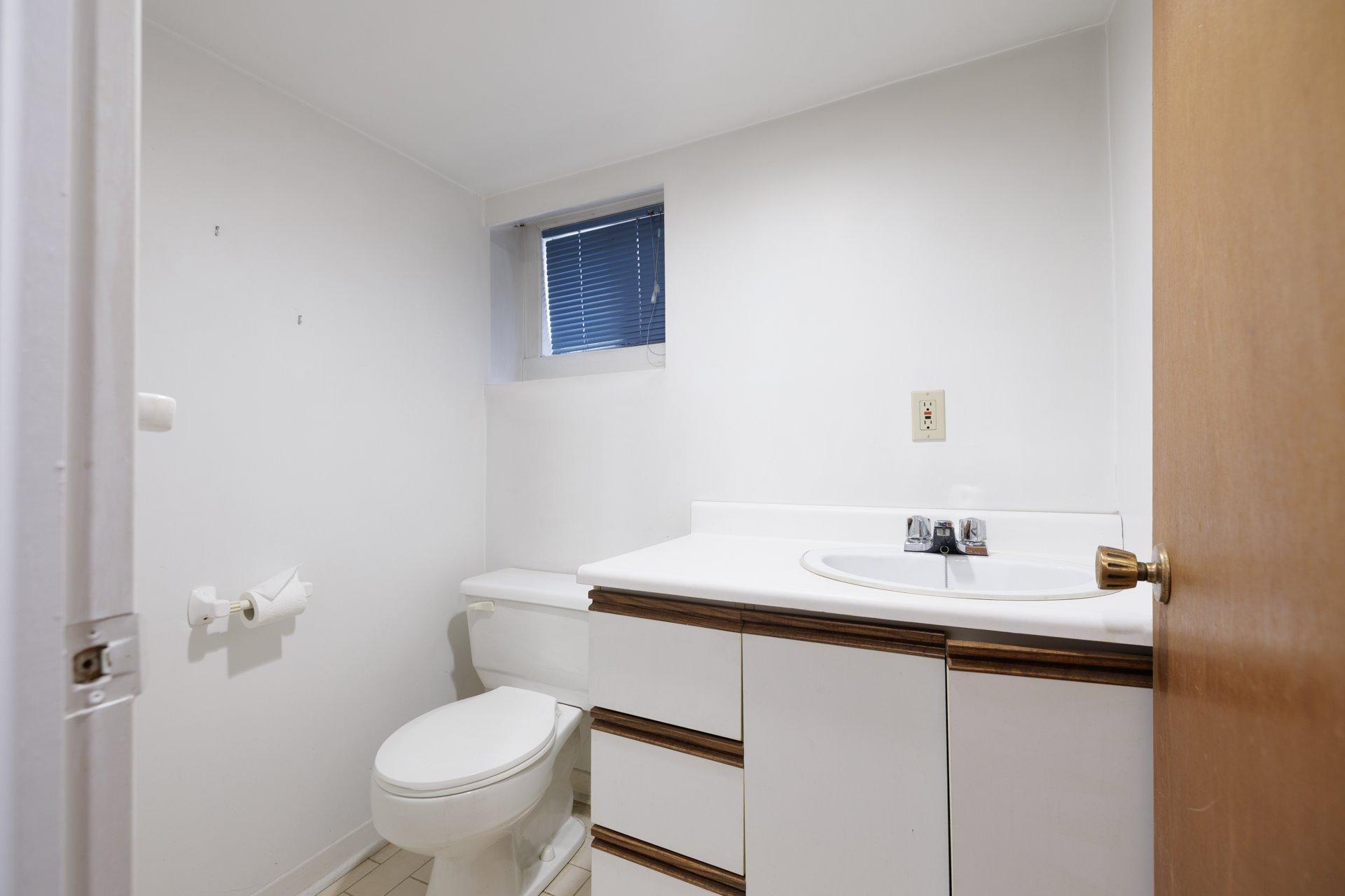 









25


Av. Lakebreeze

,
Pointe-Claire,




QC
H9S5H8

