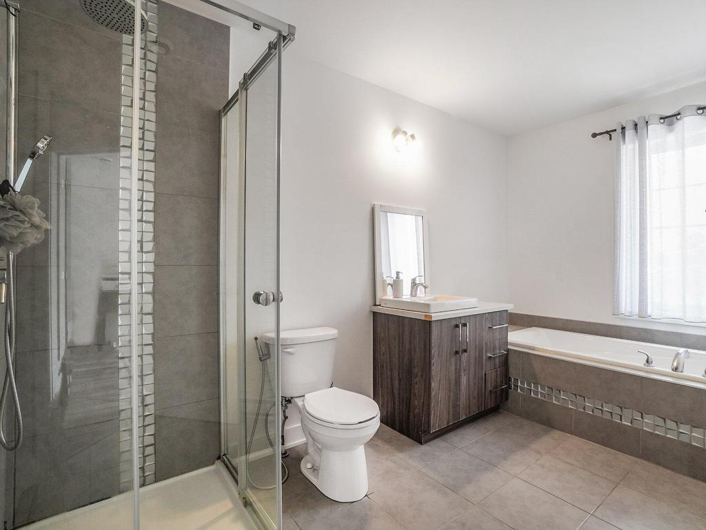 









2612


Av. de la Gare

,
Mascouche,




QC
J7K0X1

