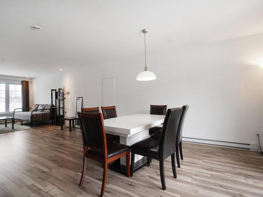 









2612


Av. de la Gare

,
Mascouche,




QC
J7K0X1

