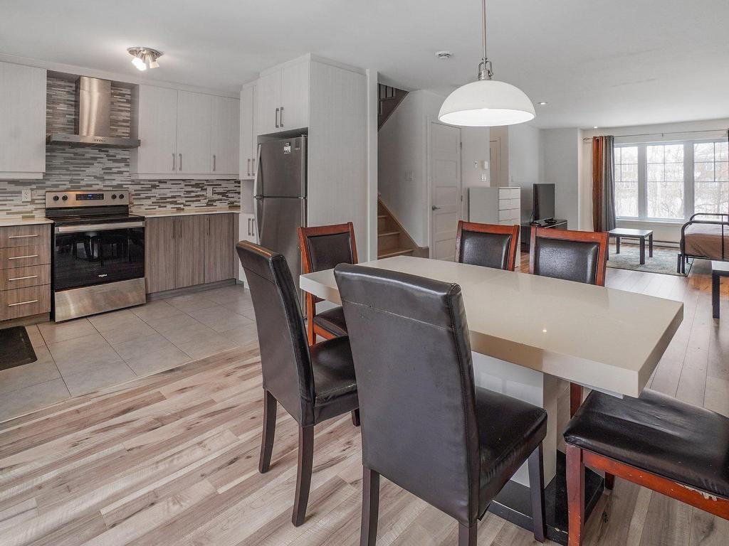 









2612


Av. de la Gare

,
Mascouche,




QC
J7K0X1

