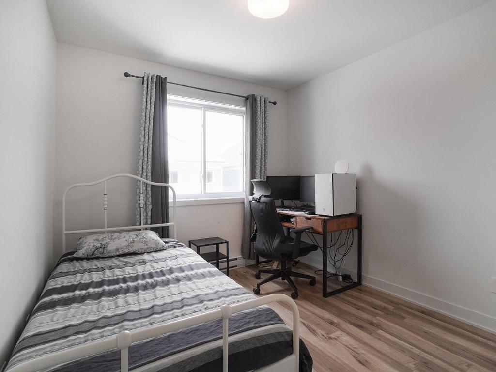 









2612


Av. de la Gare

,
Mascouche,




QC
J7K0X1

