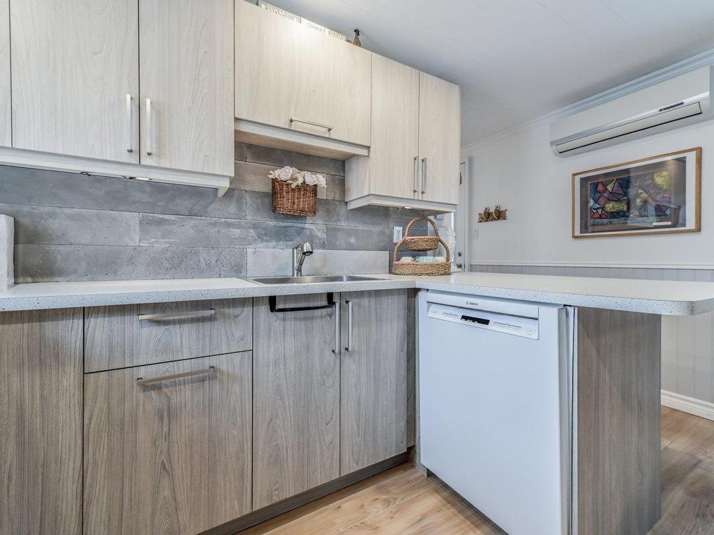 









15


Rue Francine

,
Saint-Jean-sur-Richelieu,




QC
J2W1N6

