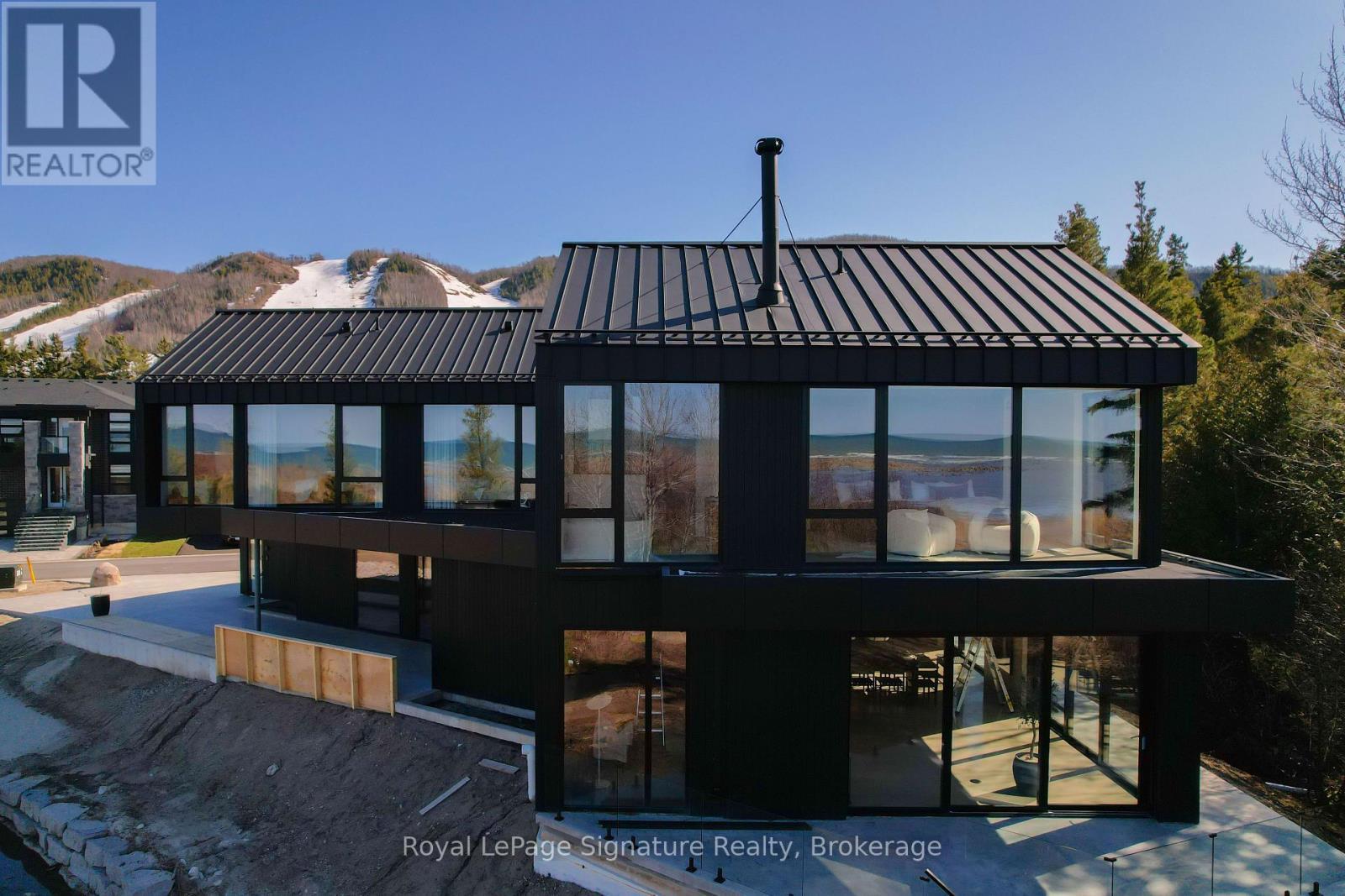 












120 SEBASTIAN STREET

,
Blue Mountains,




Ontario
N0H1J0

