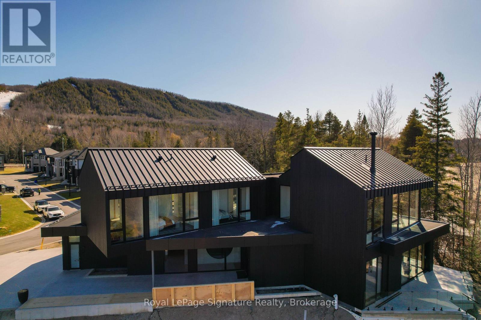 












120 SEBASTIAN STREET

,
Blue Mountains,




Ontario
N0H1J0


