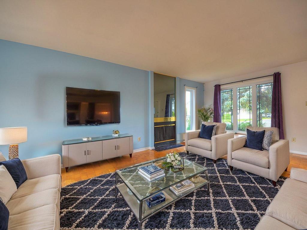 









8415


Av. Oregon

,
Brossard,




QC
J4Y2L4

