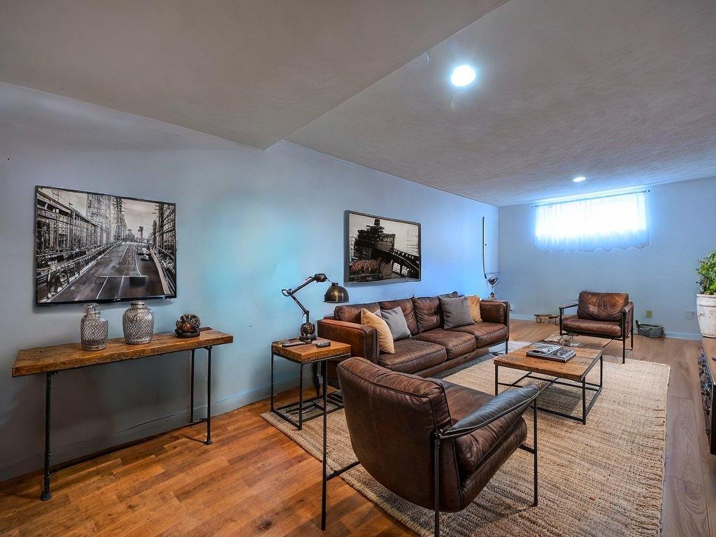 









8415


Av. Oregon

,
Brossard,




QC
J4Y2L4

