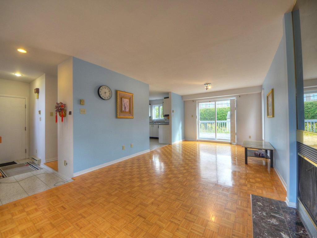 









8415


Av. Oregon

,
Brossard,




QC
J4Y2L4

