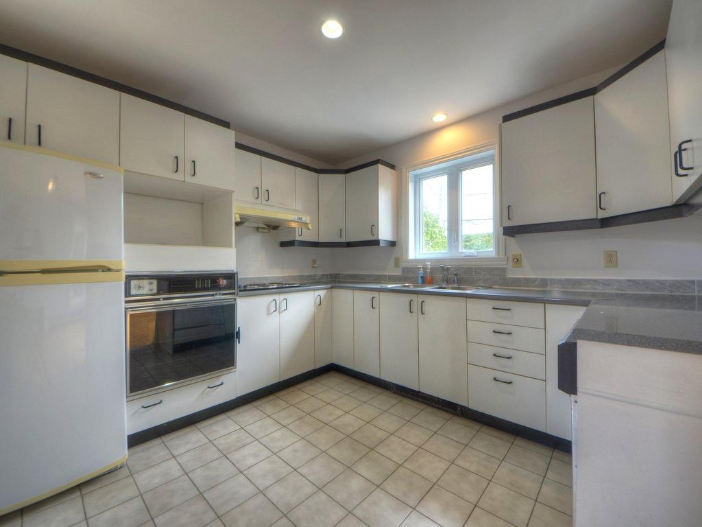 









8415


Av. Oregon

,
Brossard,




QC
J4Y2L4

