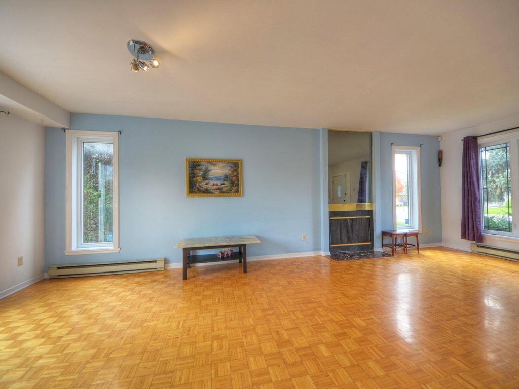 









8415


Av. Oregon

,
Brossard,




QC
J4Y2L4

