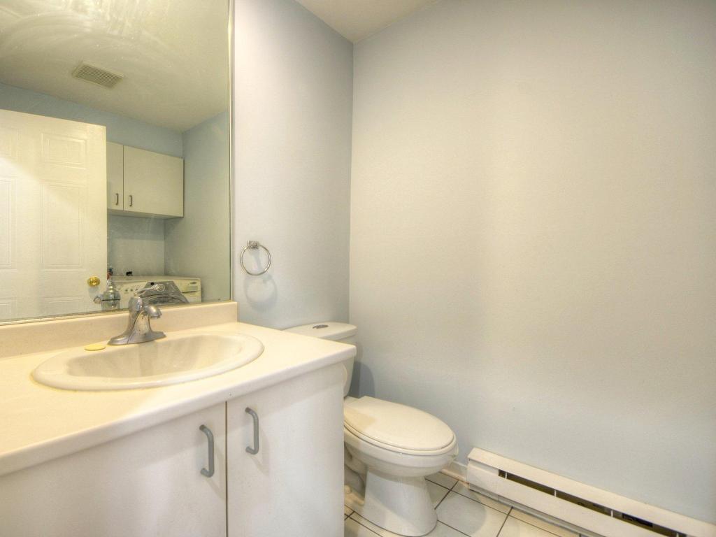 









8415


Av. Oregon

,
Brossard,




QC
J4Y2L4

