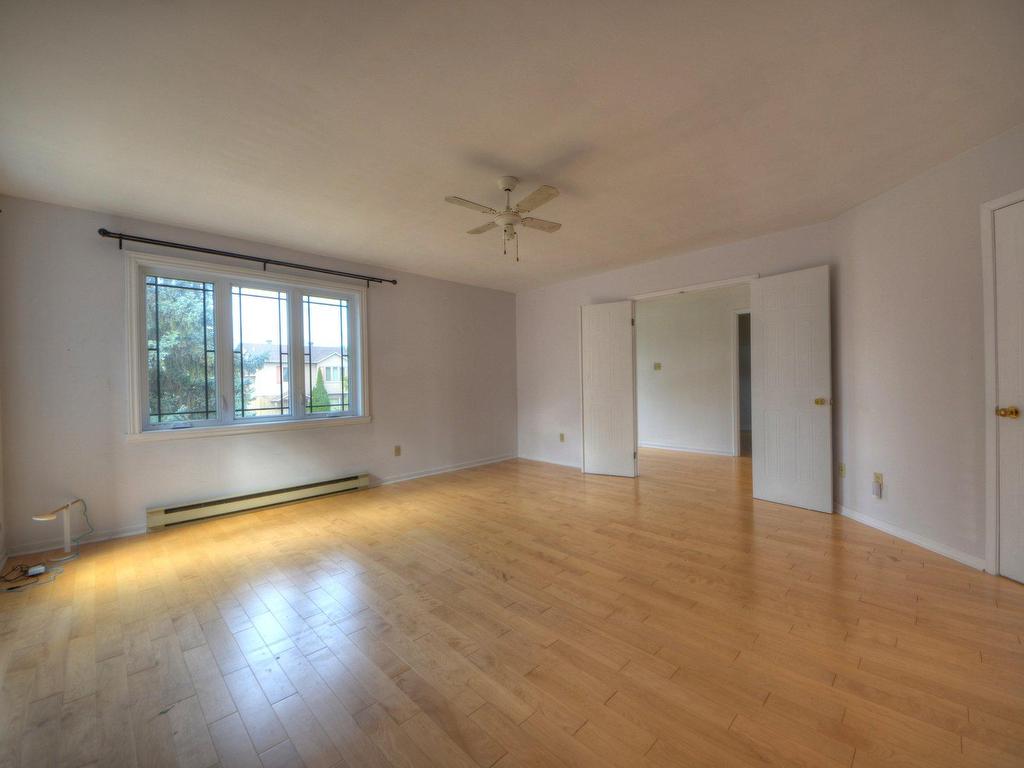









8415


Av. Oregon

,
Brossard,




QC
J4Y2L4

