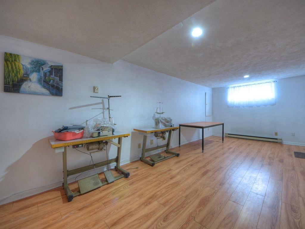 









8415


Av. Oregon

,
Brossard,




QC
J4Y2L4

