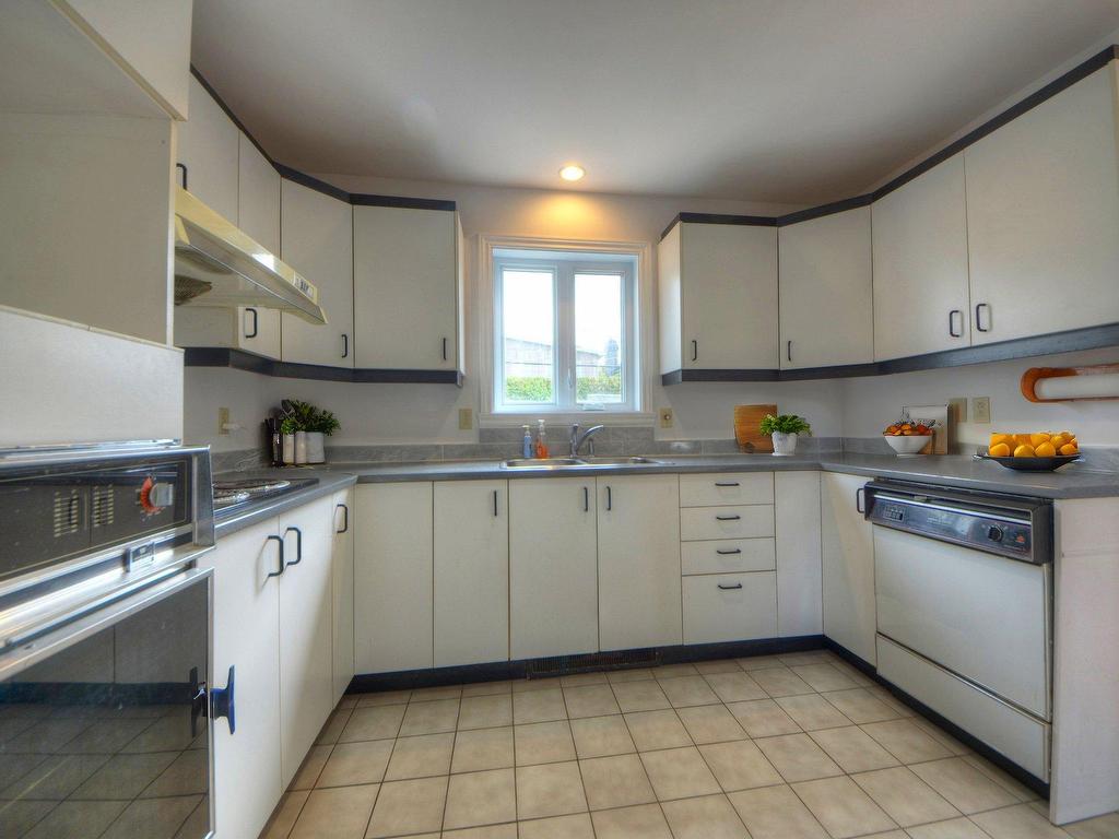 









8415


Av. Oregon

,
Brossard,




QC
J4Y2L4


