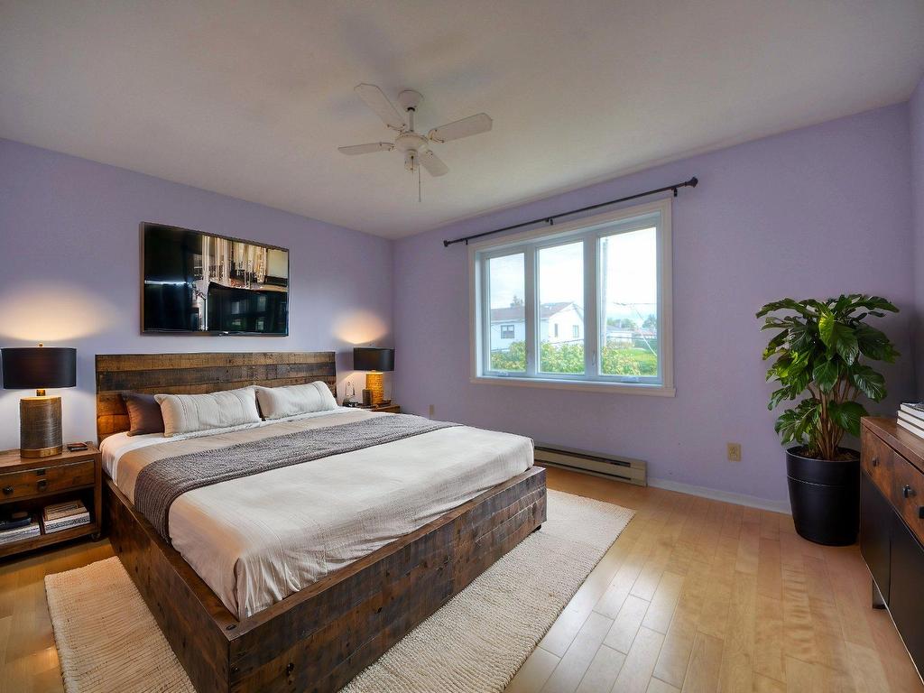 









8415


Av. Oregon

,
Brossard,




QC
J4Y2L4

