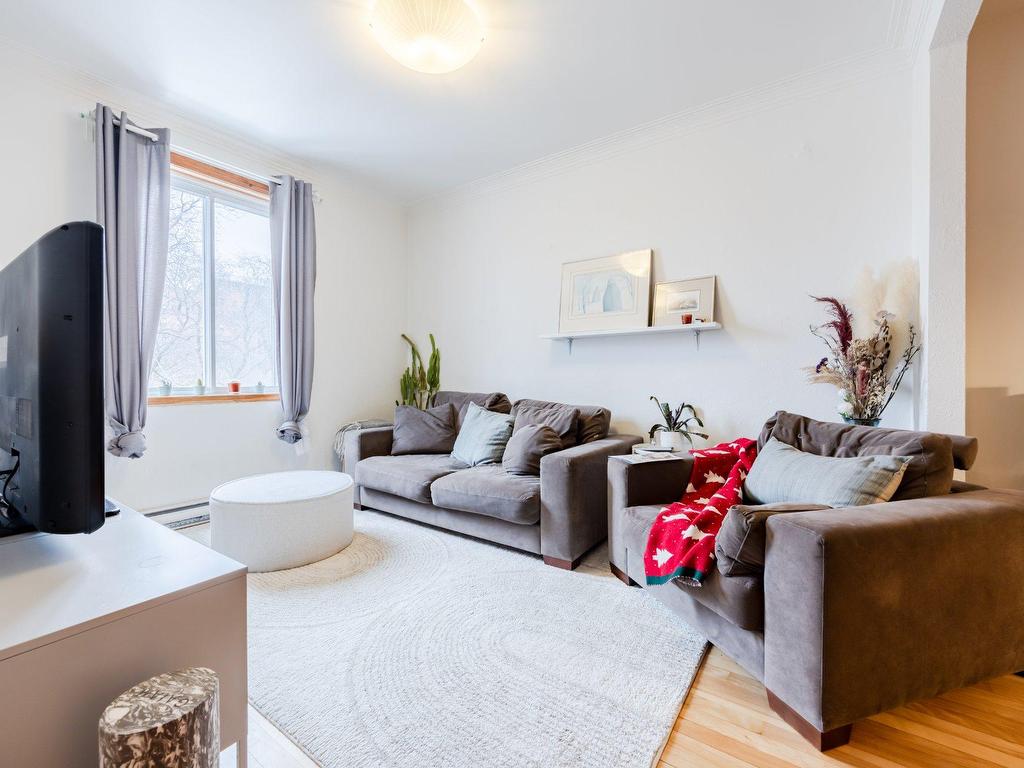 









7228


Rue Chambord

,
Montréal (Villeray/Saint-Michel/Parc-Extension),




QC
H2E1W6

