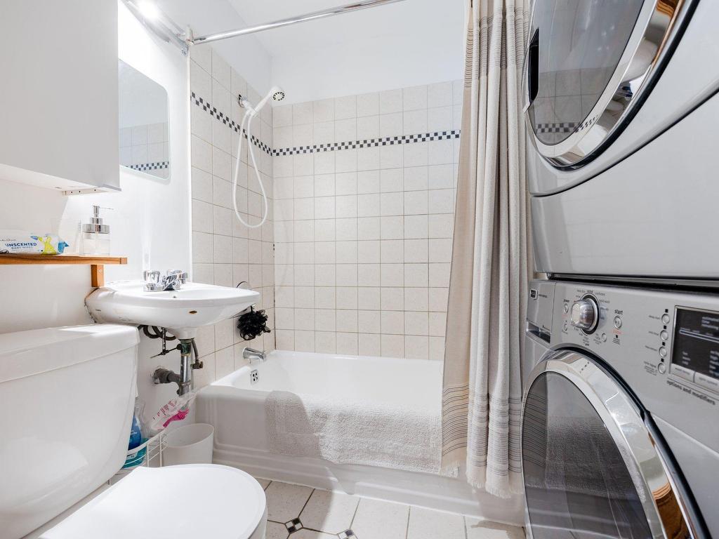 









7228


Rue Chambord

,
Montréal (Villeray/Saint-Michel/Parc-Extension),




QC
H2E1W6

