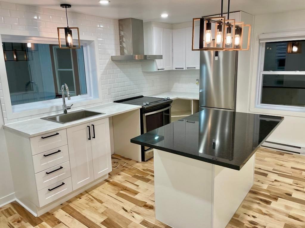 









238

 - 238A


Rue Notre-Dame E.

,
Trois-Rivières,




QC
G8T4B7

