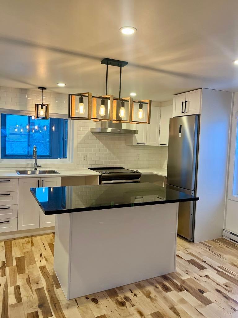 









238

 - 238A


Rue Notre-Dame E.

,
Trois-Rivières,




QC
G8T4B7

