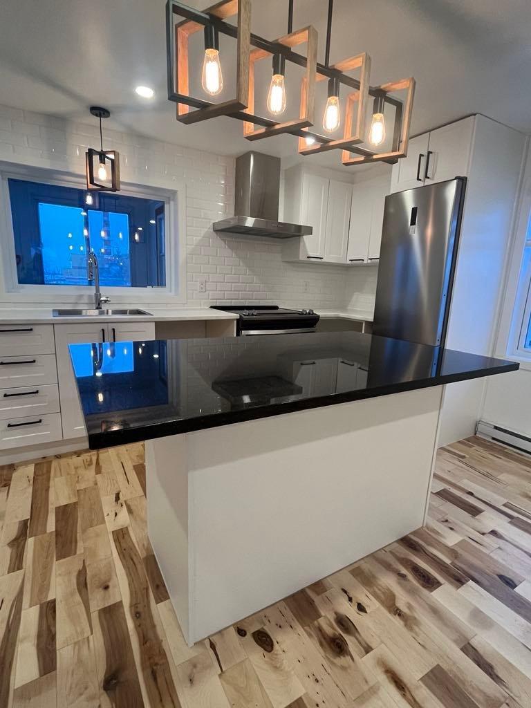 









238

 - 238A


Rue Notre-Dame E.

,
Trois-Rivières,




QC
G8T4B7

