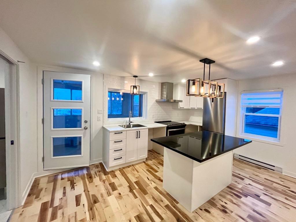 









238

 - 238A


Rue Notre-Dame E.

,
Trois-Rivières,




QC
G8T4B7

