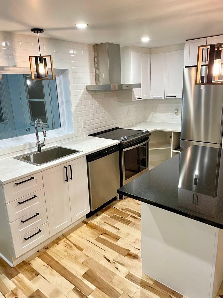 









238

 - 238A


Rue Notre-Dame E.

,
Trois-Rivières,




QC
G8T4B7

