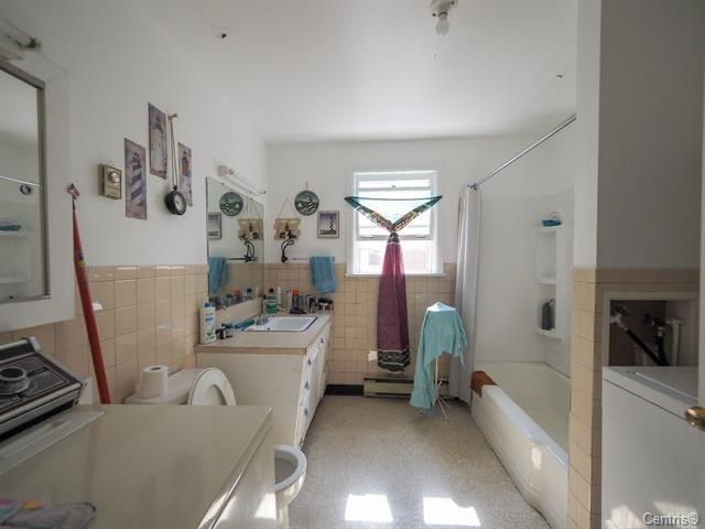 









238

 - 238A


Rue Notre-Dame E.

,
Trois-Rivières,




QC
G8T4B7

