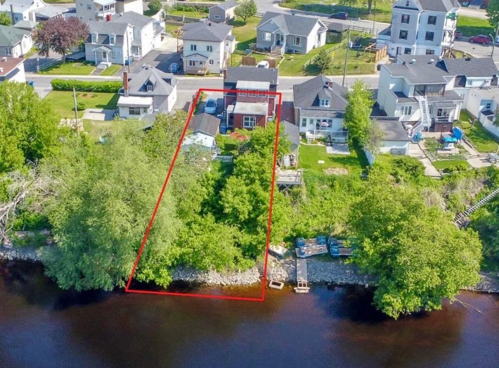 









238

 - 238A


Rue Notre-Dame E.

,
Trois-Rivières,




QC
G8T4B7

