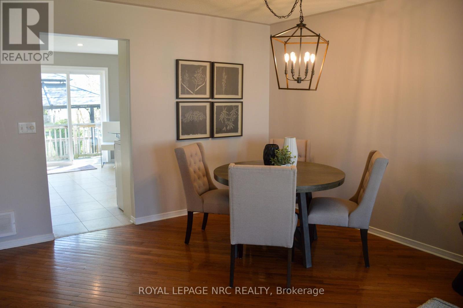 












326 BECKETT CRESCENT

,
Pelham (Fonthill),




Ontario
L0S1E4

