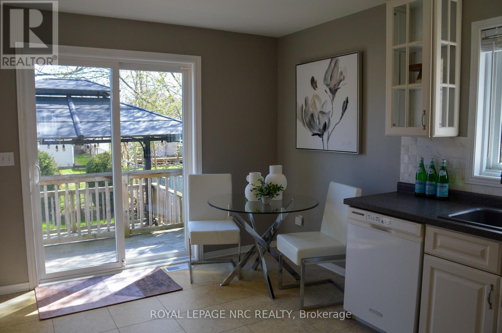












326 BECKETT CRESCENT

,
Pelham (Fonthill),




Ontario
L0S1E4

