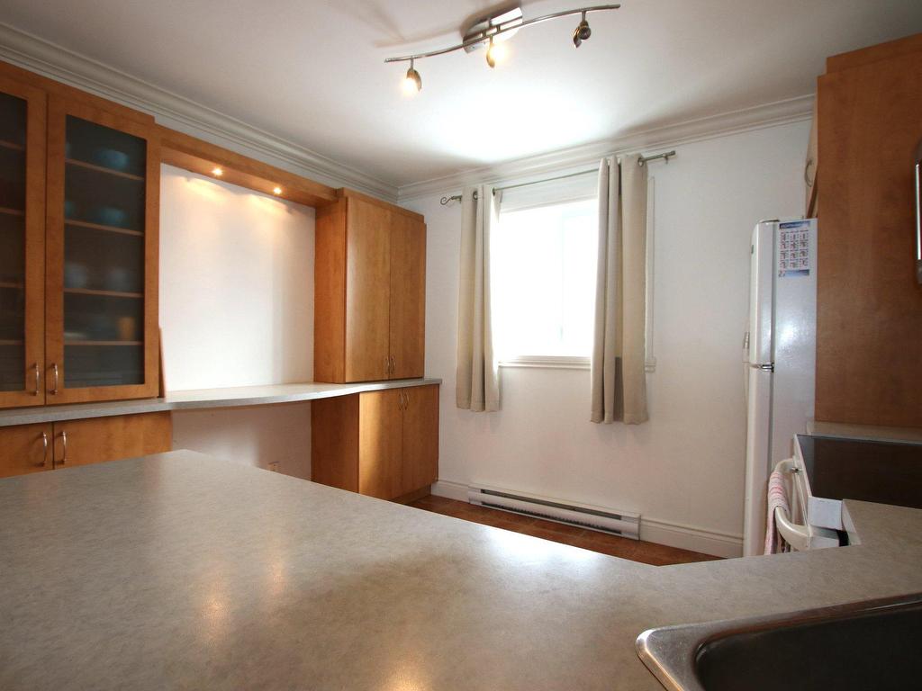 









9000


Rue des Roselieres

, 3,
Brossard,




QC
J4X2Y4

