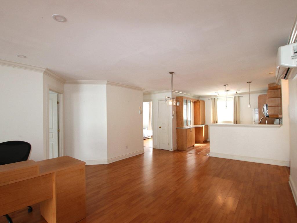 









9000


Rue des Roselieres

, 3,
Brossard,




QC
J4X2Y4

