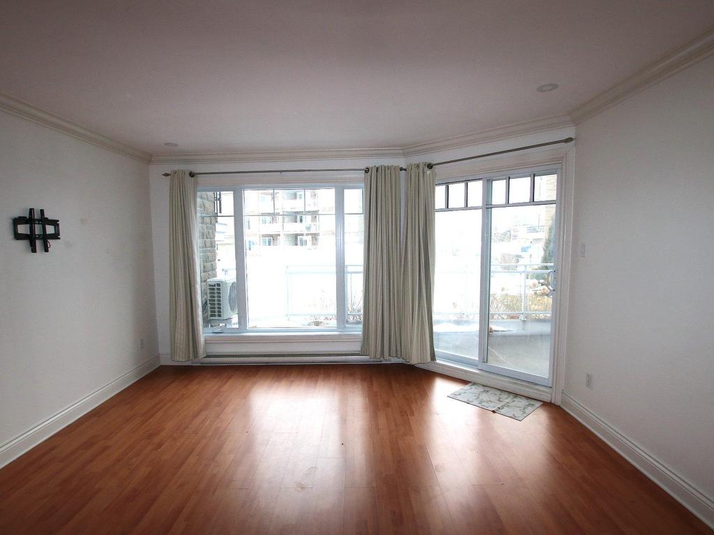 









9000


Rue des Roselieres

, 3,
Brossard,




QC
J4X2Y4

