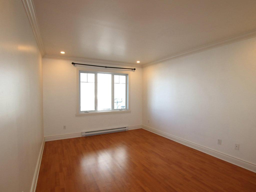 









9000


Rue des Roselieres

, 3,
Brossard,




QC
J4X2Y4

