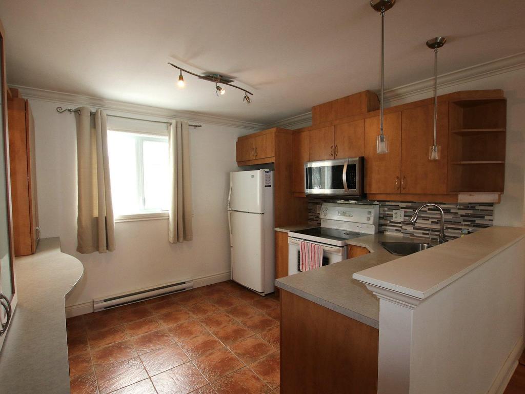 









9000


Rue des Roselieres

, 3,
Brossard,




QC
J4X2Y4

