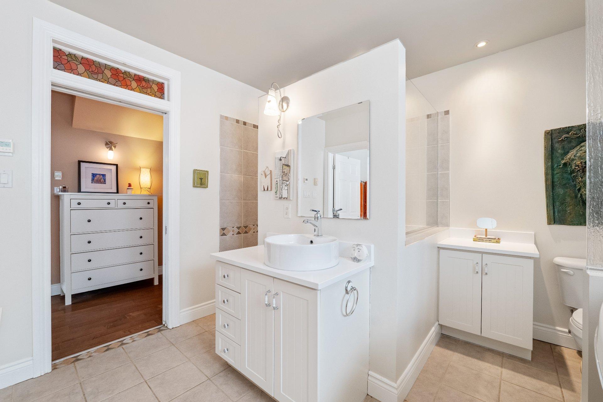 









63


Rue Granger

,
Saint-Philippe,




QC
J0L2K0

