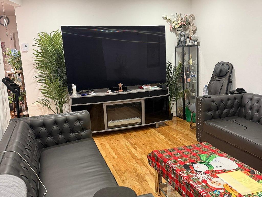 









6943


Rue Birnam

, 2,
Montréal (Villeray/Saint-Michel/Parc-Extension),




QC
H3N2S8

