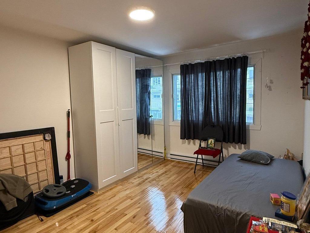 









6943


Rue Birnam

, 2,
Montréal (Villeray/Saint-Michel/Parc-Extension),




QC
H3N2S8

